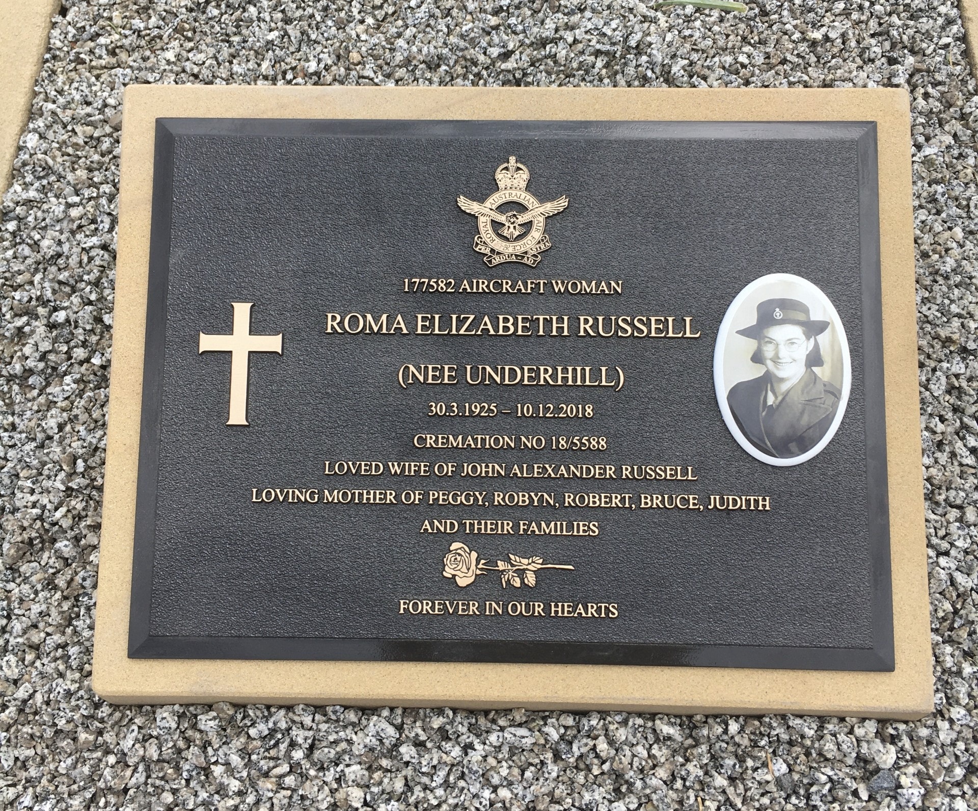Roma Elizabeth Russell memorial plaque